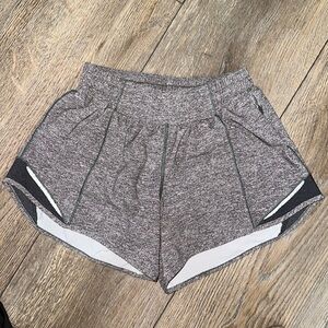 Lululemon Hotty Hot 4 inch